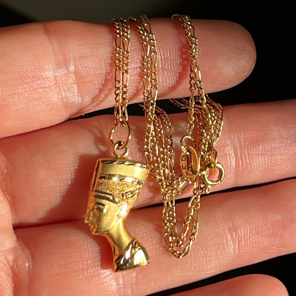 18k gold Egyptian Queen 3-D,Double Sided necklace - Picture 5 of 15
